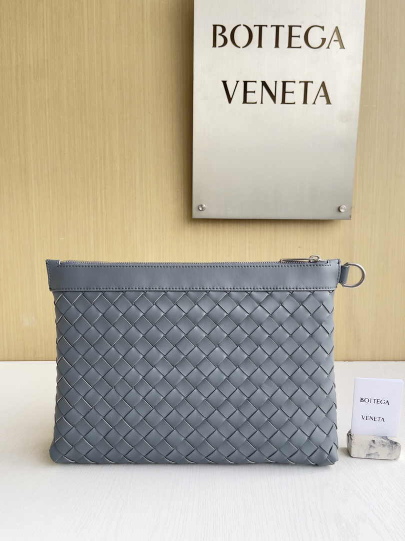 Bottega Veneta Medium Intrecciato Zipped Pouch 651852 Calfskin Gray