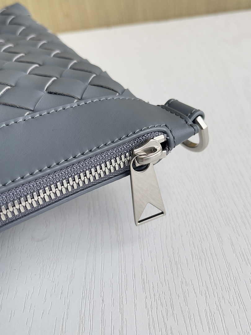 Bottega Veneta Medium Intrecciato Zipped Pouch 651852 Calfskin Gray