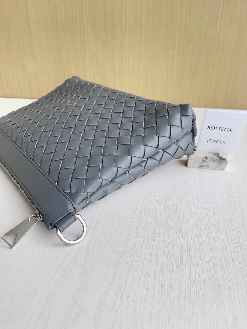 Bottega Veneta Medium Intrecciato Zipped Pouch 651852 Calfskin Gray