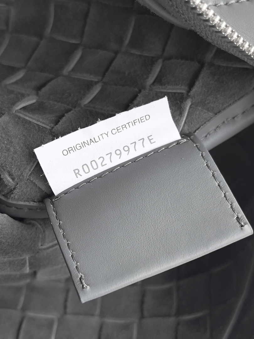 Bottega Veneta Medium Intrecciato Zipped Pouch 651852 Calfskin Gray
