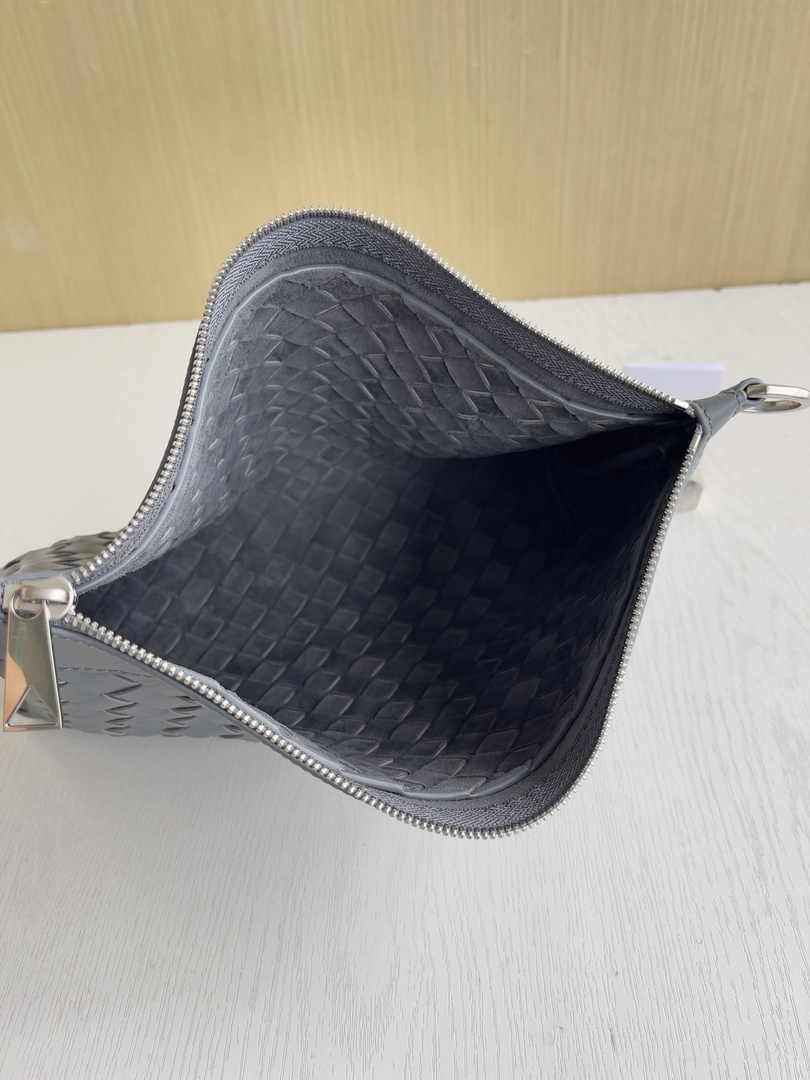 Bottega Veneta Medium Intrecciato Zipped Pouch 651852 Calfskin Gray
