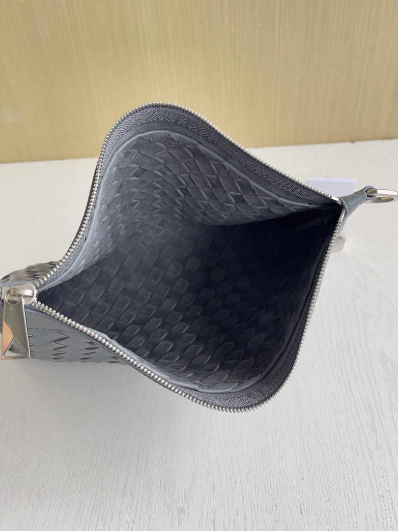 Bottega Veneta Medium Intrecciato Zipped Pouch 651852 Calfskin Gray