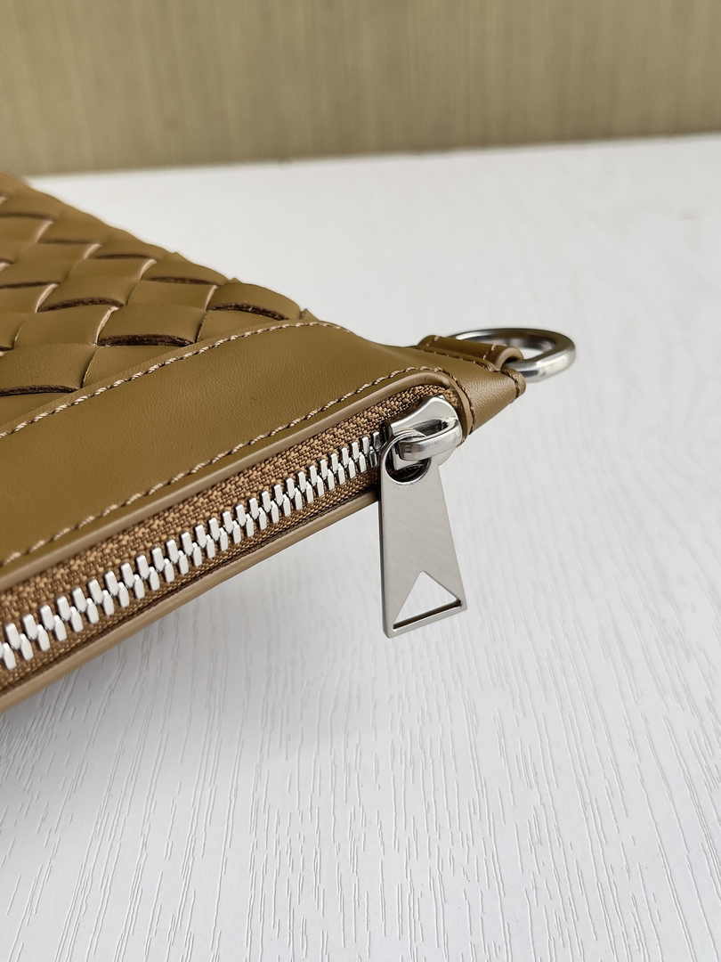 Bottega Veneta Medium Intrecciato Zipped Pouch 651852 Calfskin Tan