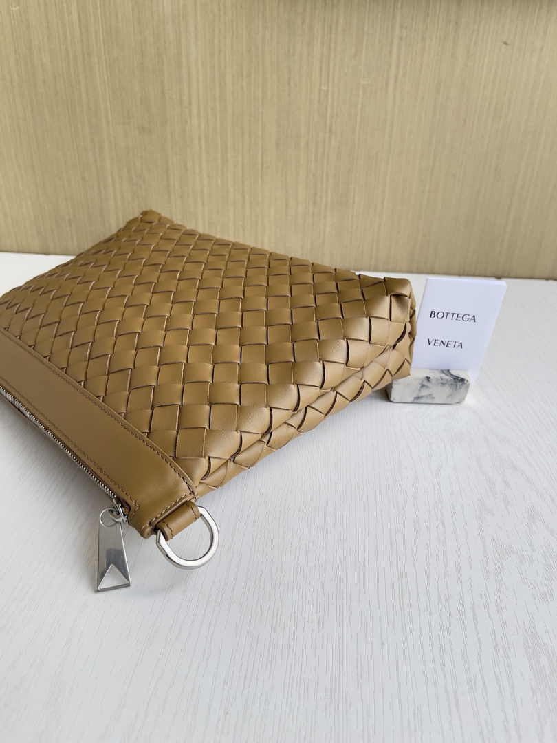 Bottega Veneta Medium Intrecciato Zipped Pouch 651852 Calfskin Tan
