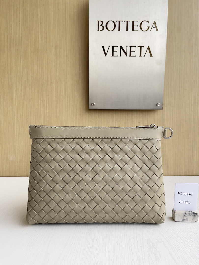 Bottega Veneta Medium Intrecciato Zipped Pouch 651852 Calfskin Beige