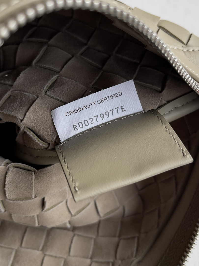 Bottega Veneta Medium Intrecciato Zipped Pouch 651852 Calfskin Beige