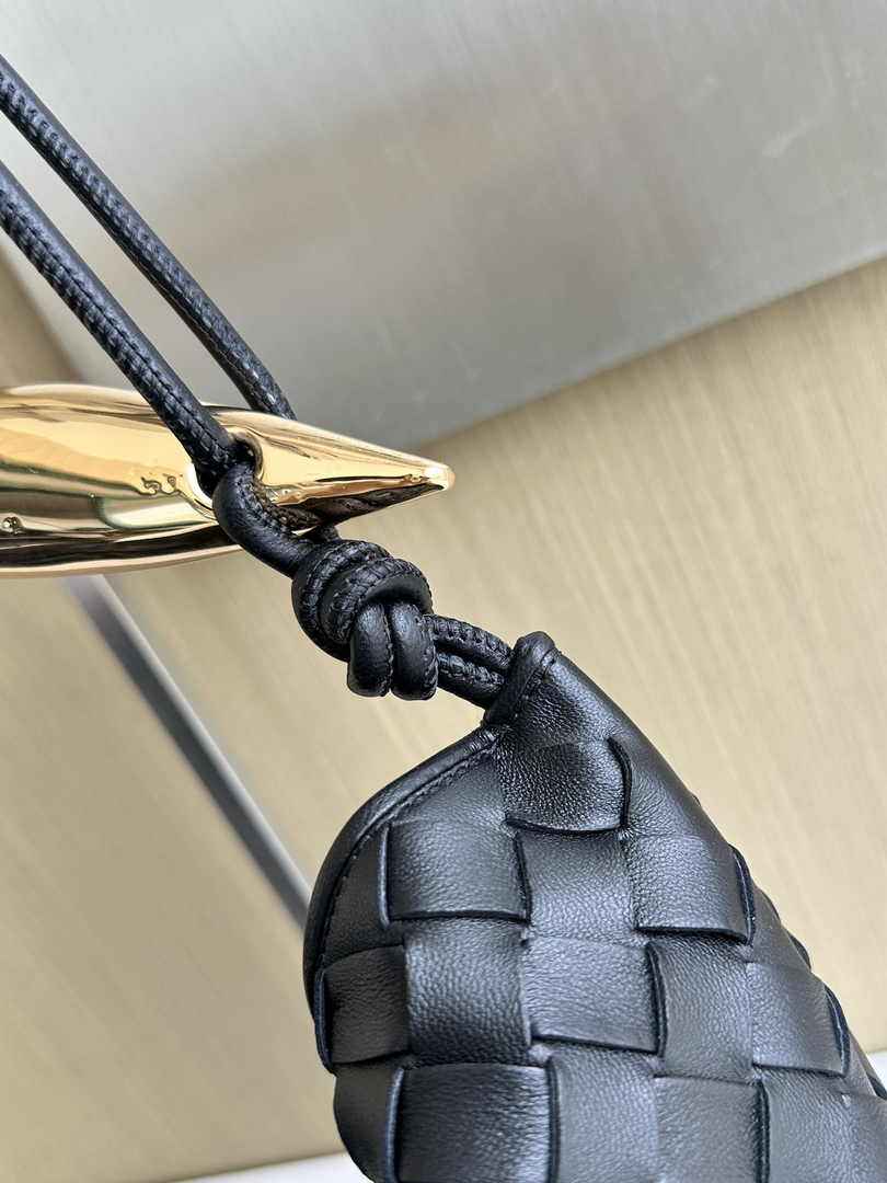 Bottega Veneta Medium Sardine 754988 Lambskin Black