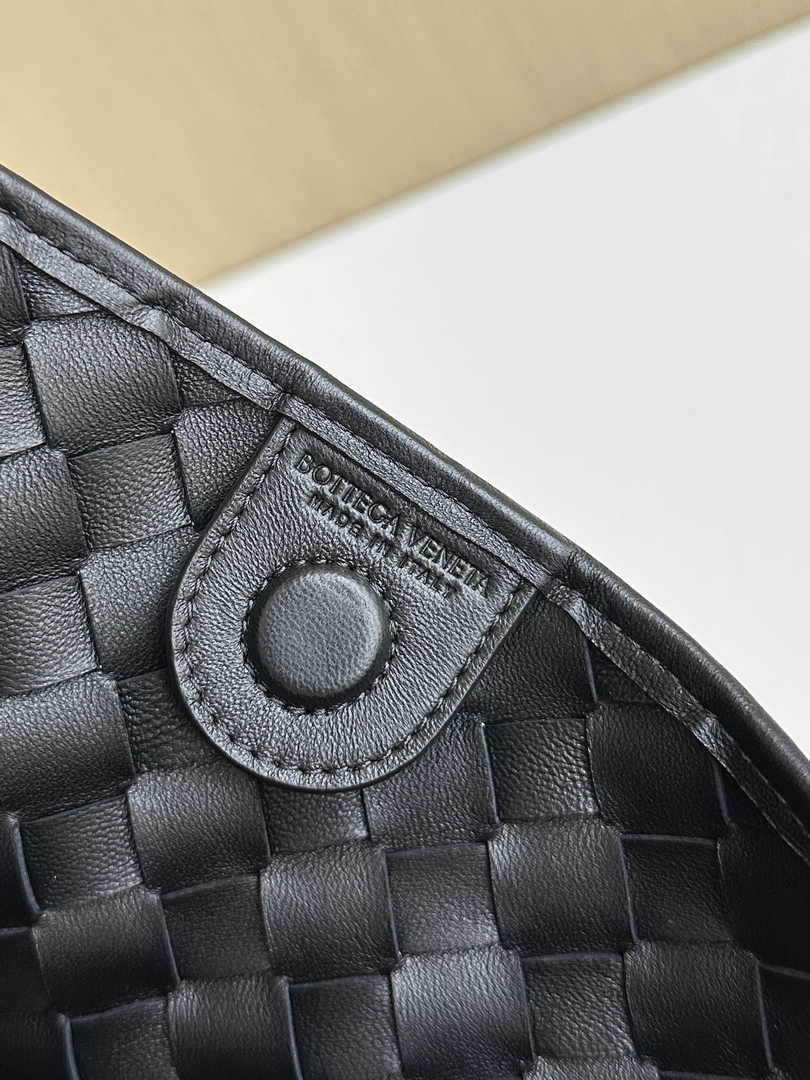 Bottega Veneta Medium Sardine 754988 Lambskin Black