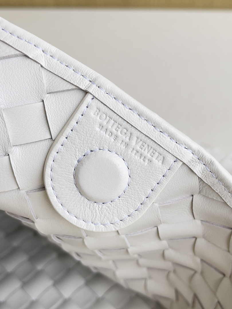 Bottega Veneta Medium Sardine 754988 Lambskin White