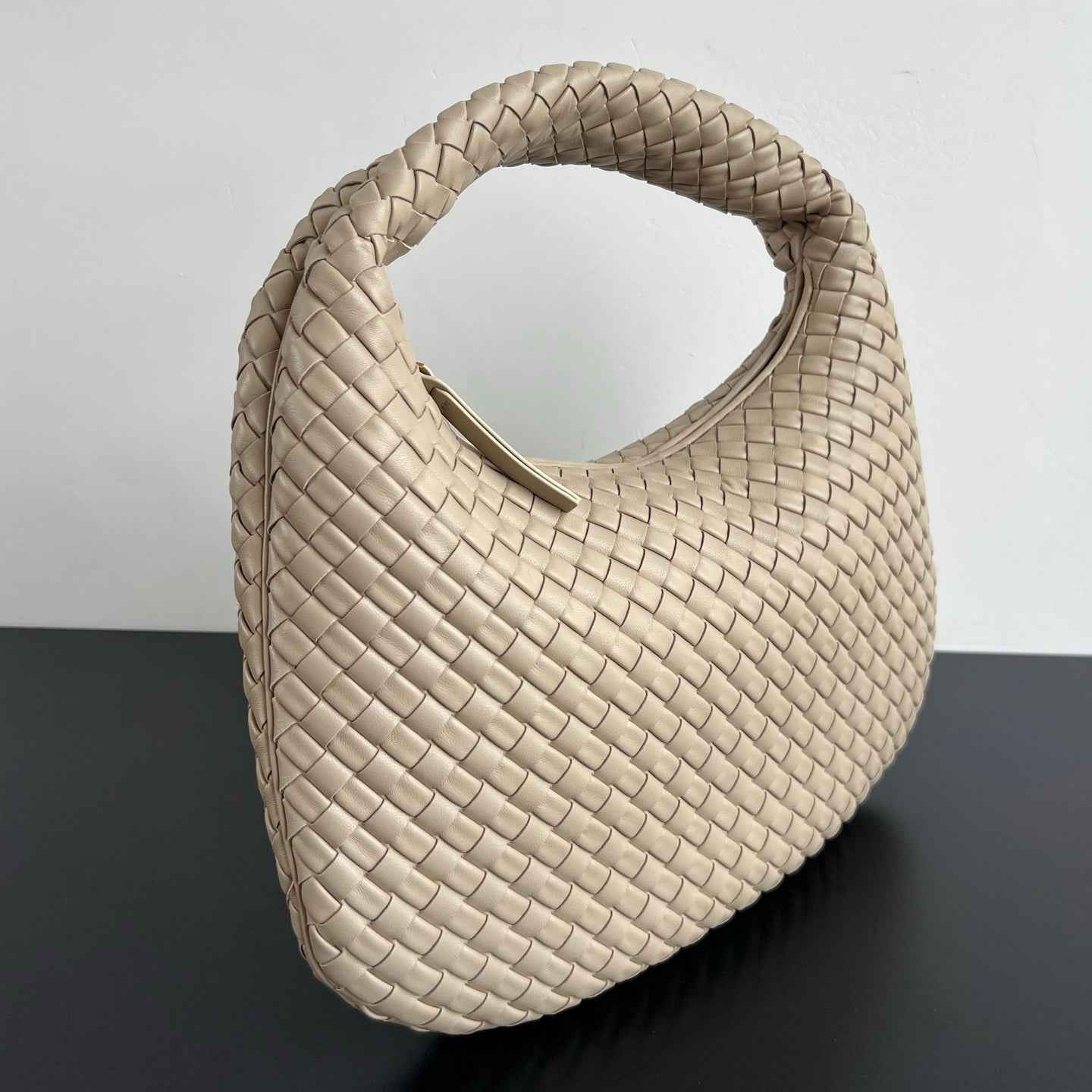Bottega Veneta Medium Veneta Bag 856737 in Cream