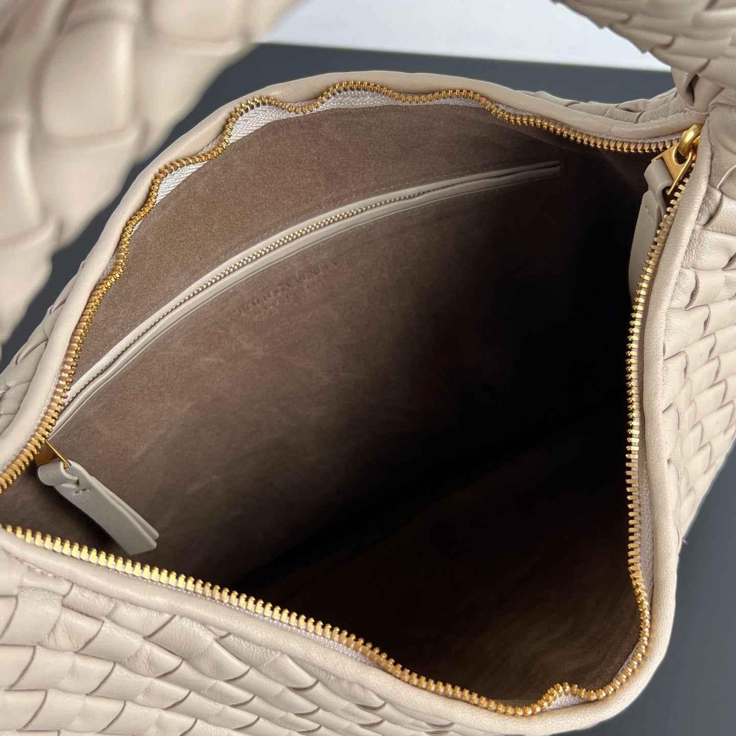 Bottega Veneta Medium Veneta Bag 856737 in Cream