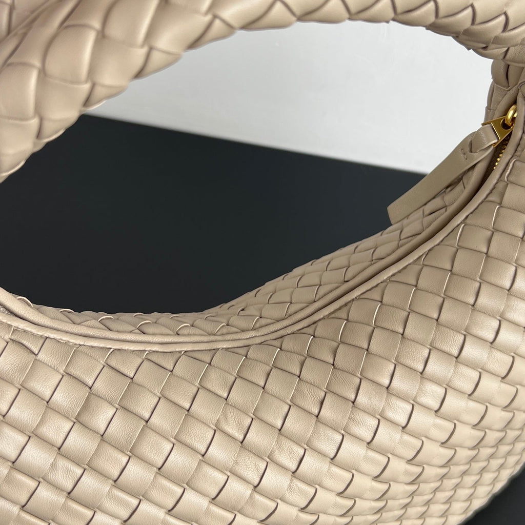 Bottega Veneta Medium Veneta Bag 856737 in Cream