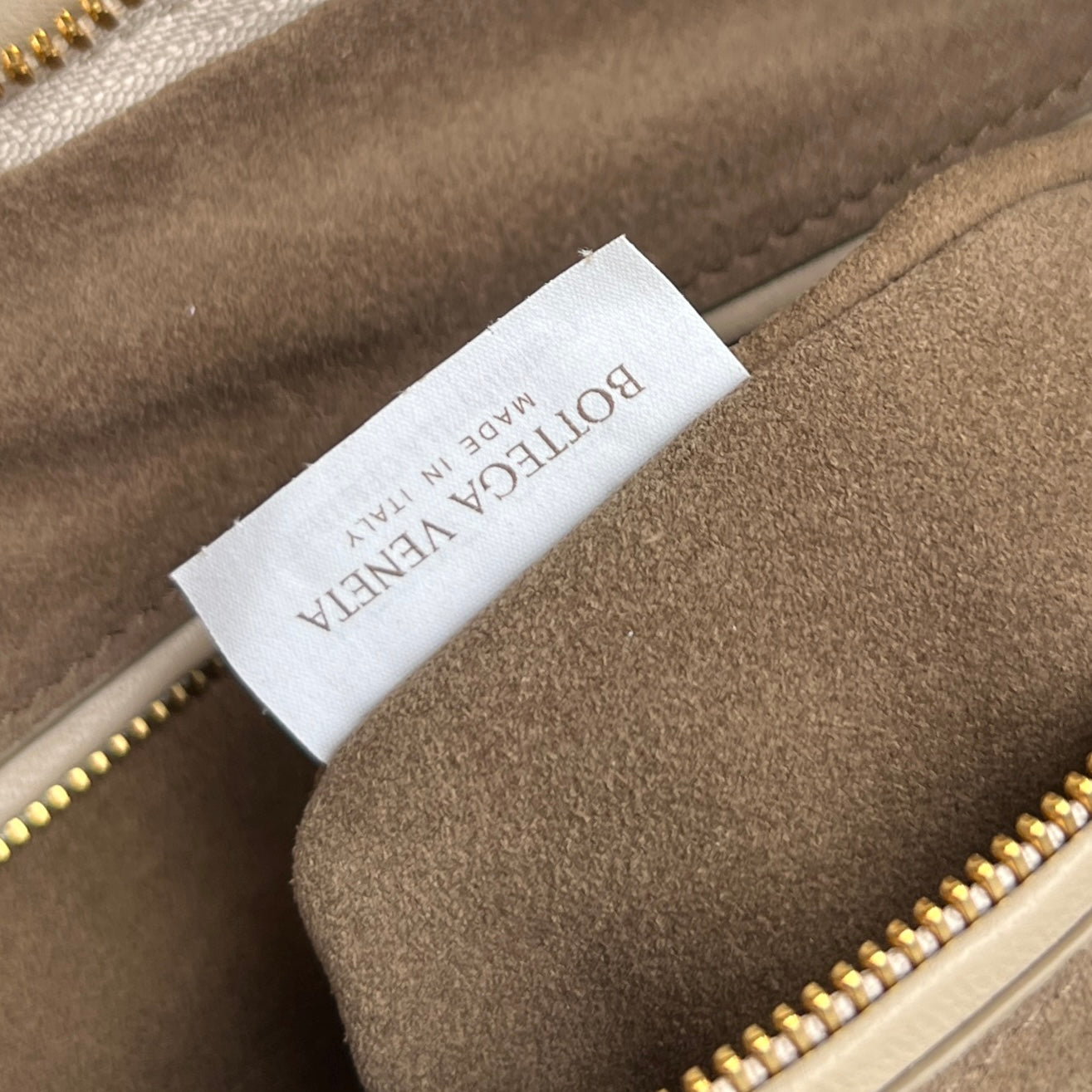Bottega Veneta Medium Veneta Bag 856737 in Cream