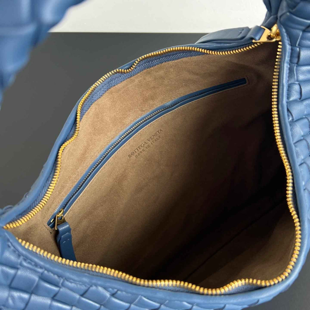 Bottega Veneta Medium Veneta Bag 856737 in Blue