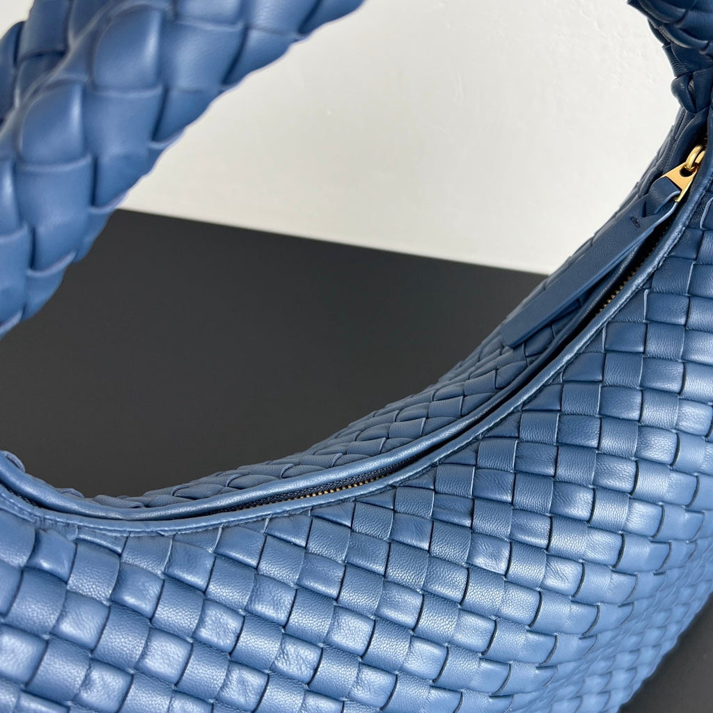 Bottega Veneta Medium Veneta Bag 856737 in Blue