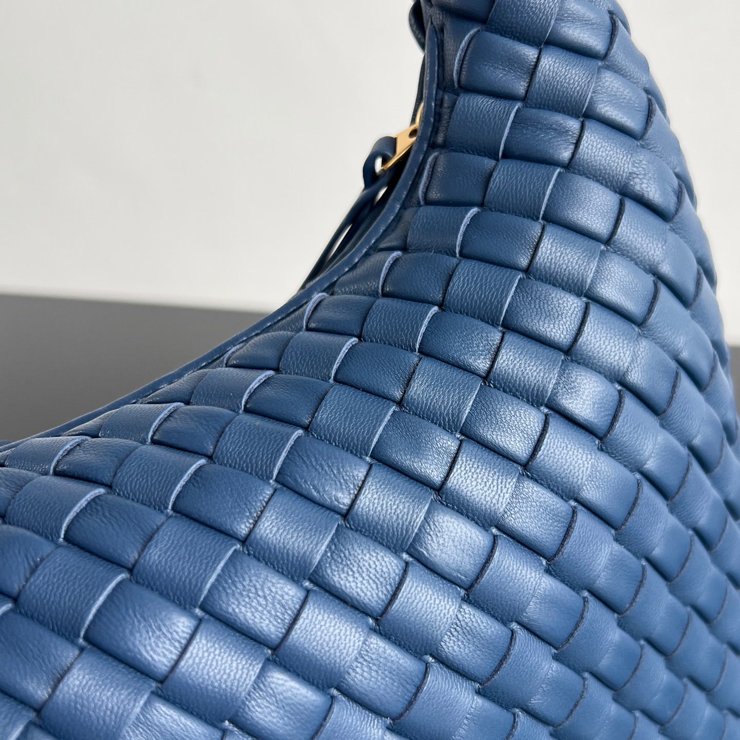 Bottega Veneta Medium Veneta Bag 856737 in Blue