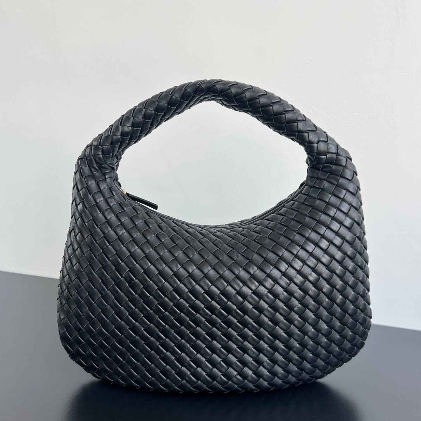 Bottega Veneta Medium Veneta Bag 856737 in Black