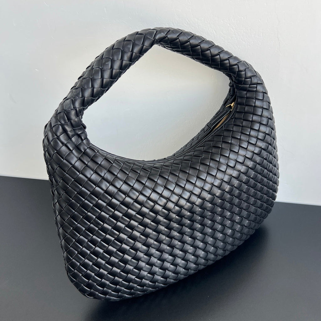 Bottega Veneta Medium Veneta Bag 856737 in Black