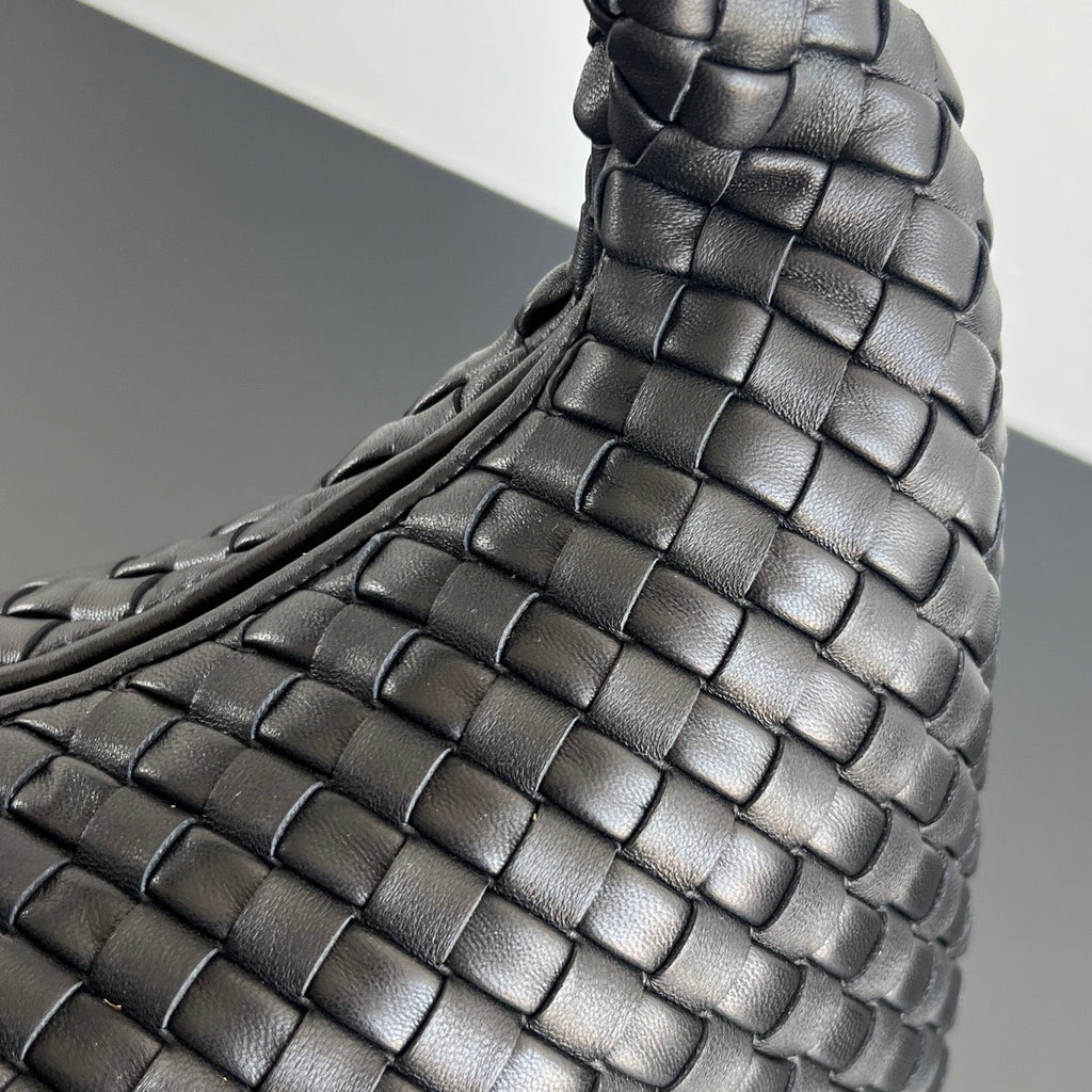 Bottega Veneta Medium Veneta Bag 856737 in Black