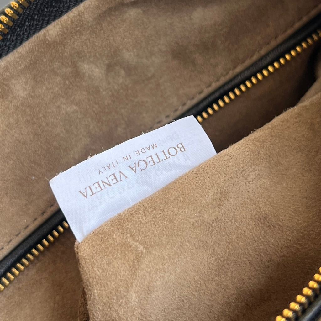 Bottega Veneta Medium Veneta Bag 856737 in Black