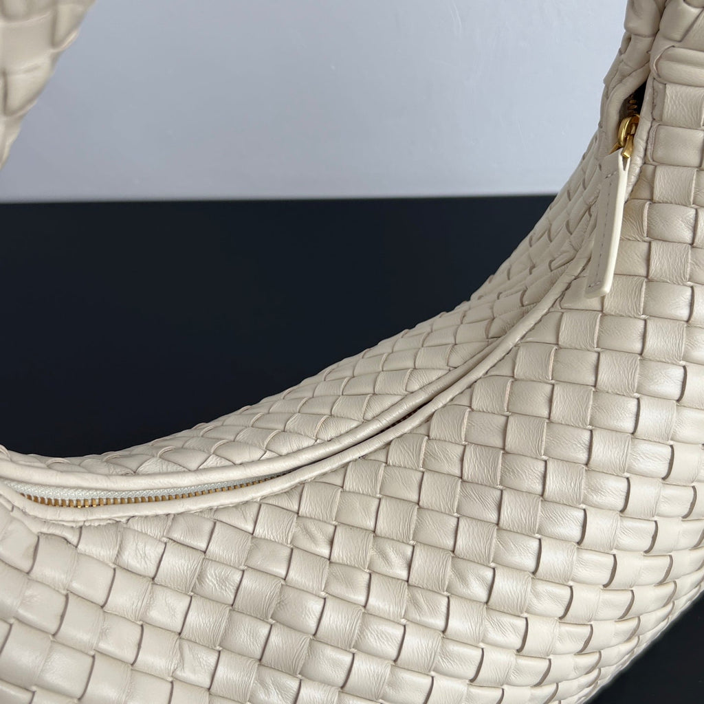 Bottega Veneta Medium Veneta Bag 856737 in Beige