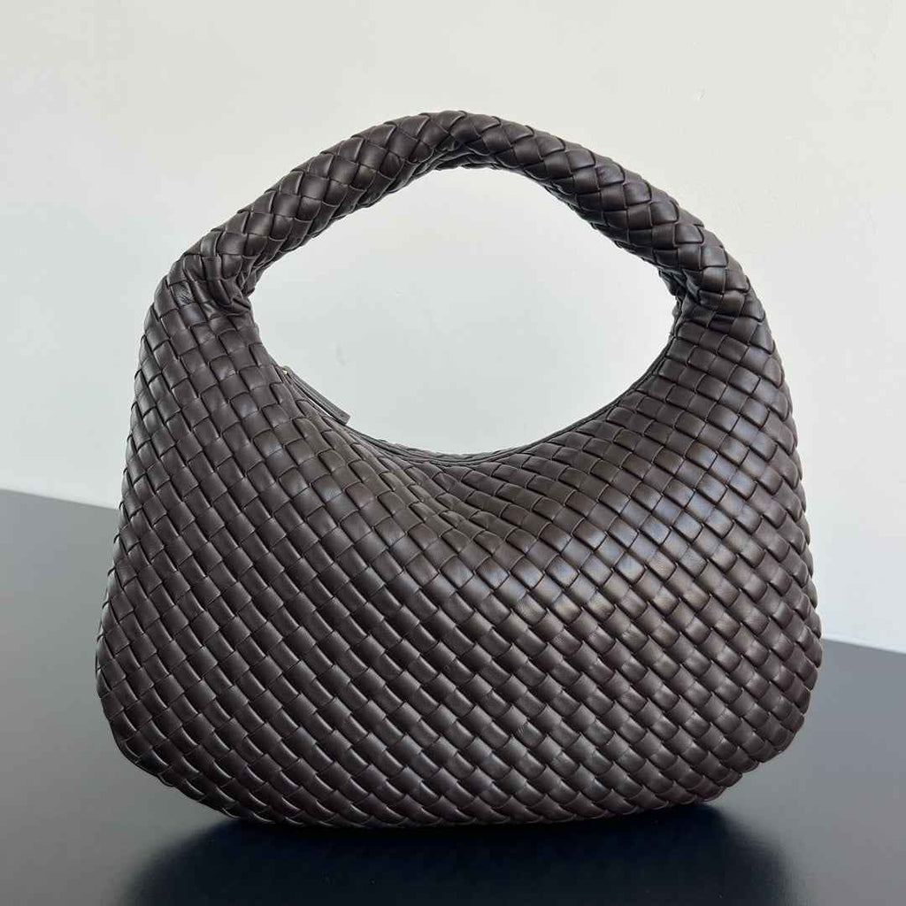 Bottega Veneta Medium Veneta Bag 856737 in Coffee