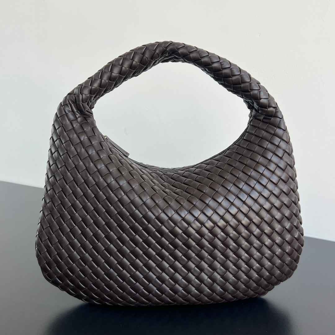 Bottega Veneta Medium Veneta Bag 856737 in Coffee