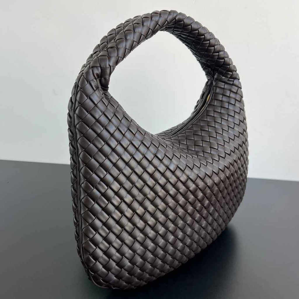 Bottega Veneta Medium Veneta Bag 856737 in Coffee