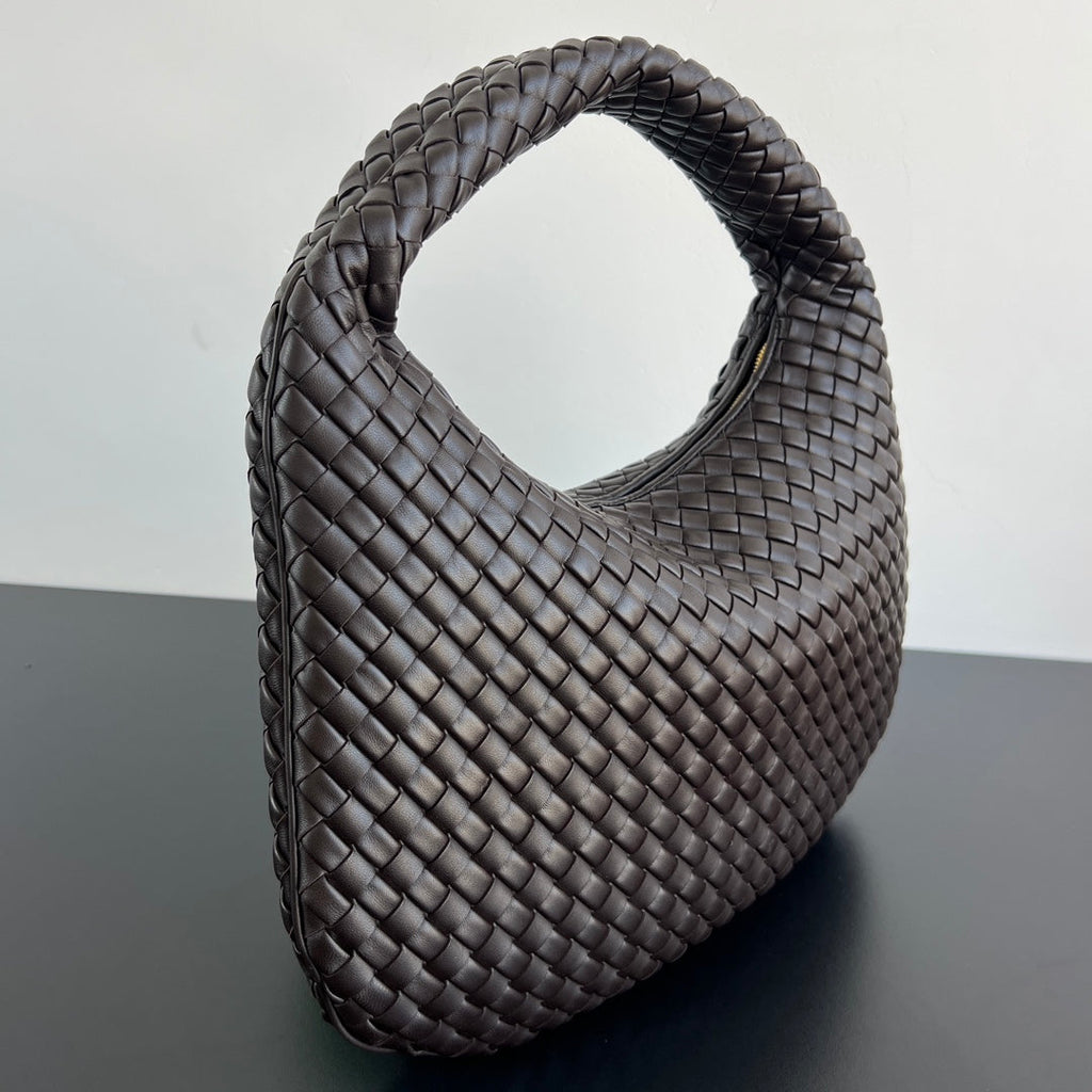 Bottega Veneta Medium Veneta Bag 856737 in Coffee