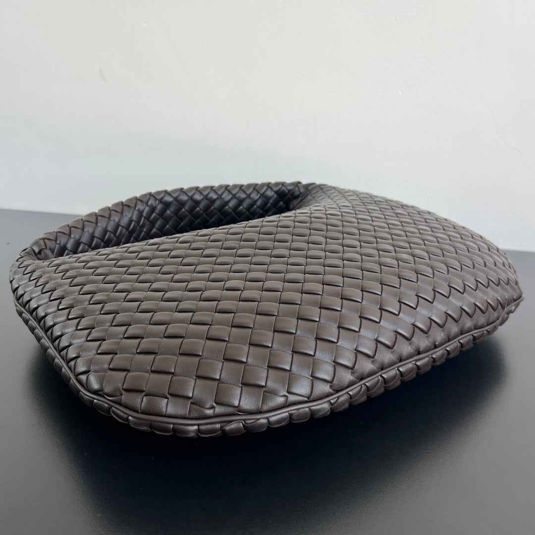 Bottega Veneta Medium Veneta Bag 856737 in Coffee