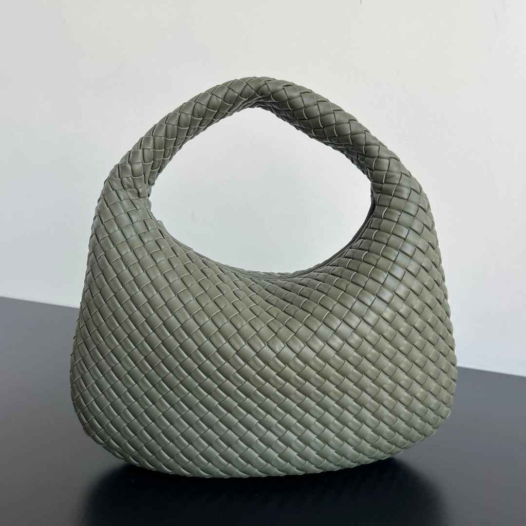Bottega Veneta Medium Veneta Bag 856737 in Green