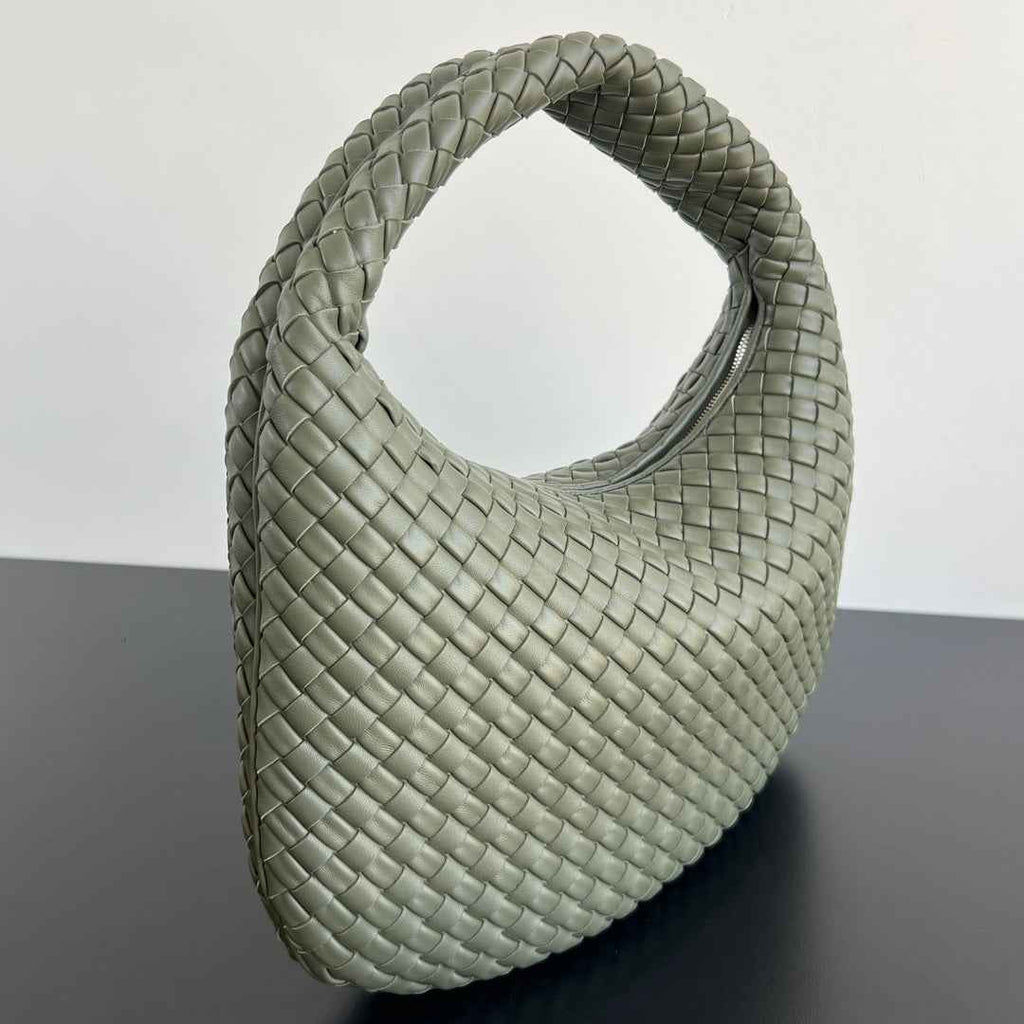 Bottega Veneta Medium Veneta Bag 856737 in Green