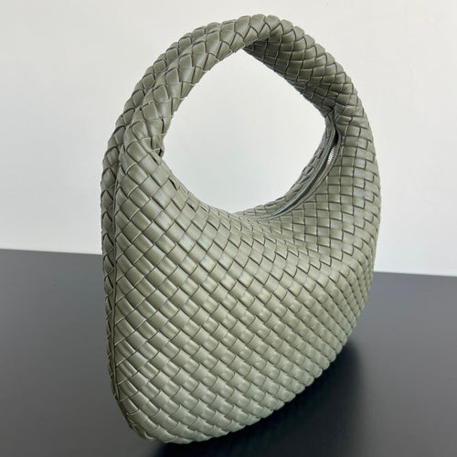 Bottega Veneta Medium Veneta Bag 856737 in Green
