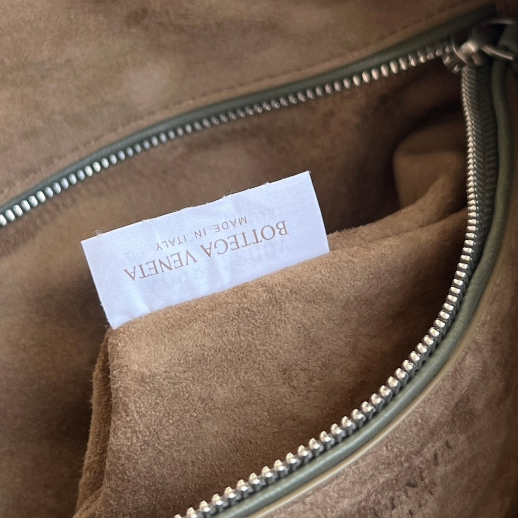 Bottega Veneta Medium Veneta Bag 856737 in Green