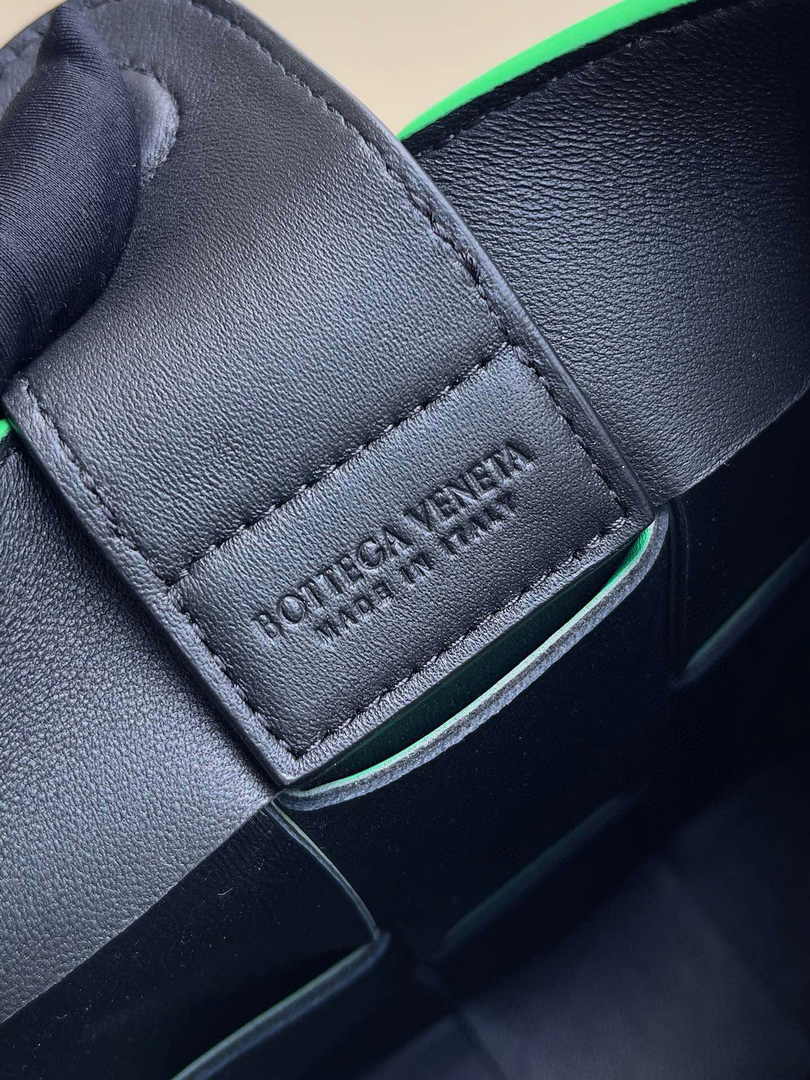 Bottega Veneta Mini Cassette Cross-Body Bag 729298 Calfskin Green