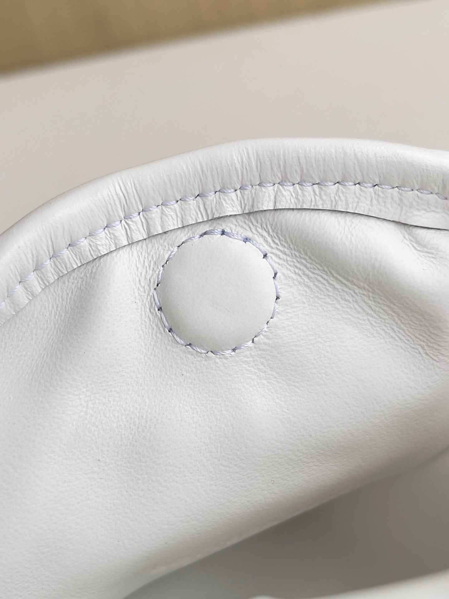 Bottega Veneta Mini Hop 777586 Calfskin White