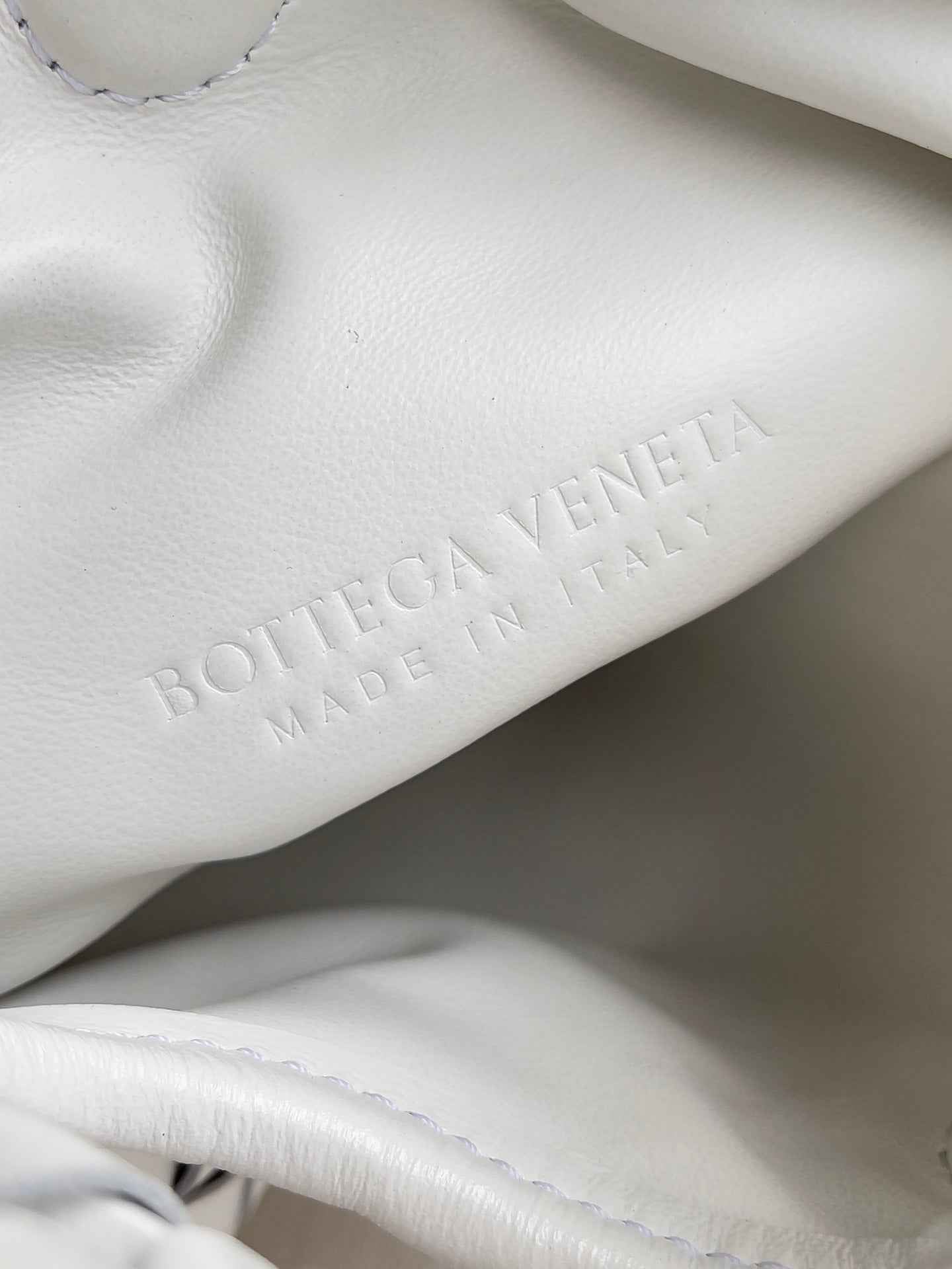 Bottega Veneta Mini Hop 777586 Calfskin White