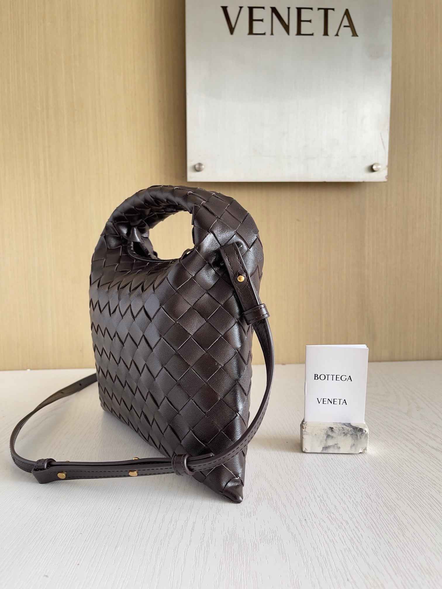 Bottega Veneta Mini Hop 777586 Calfskin Brown