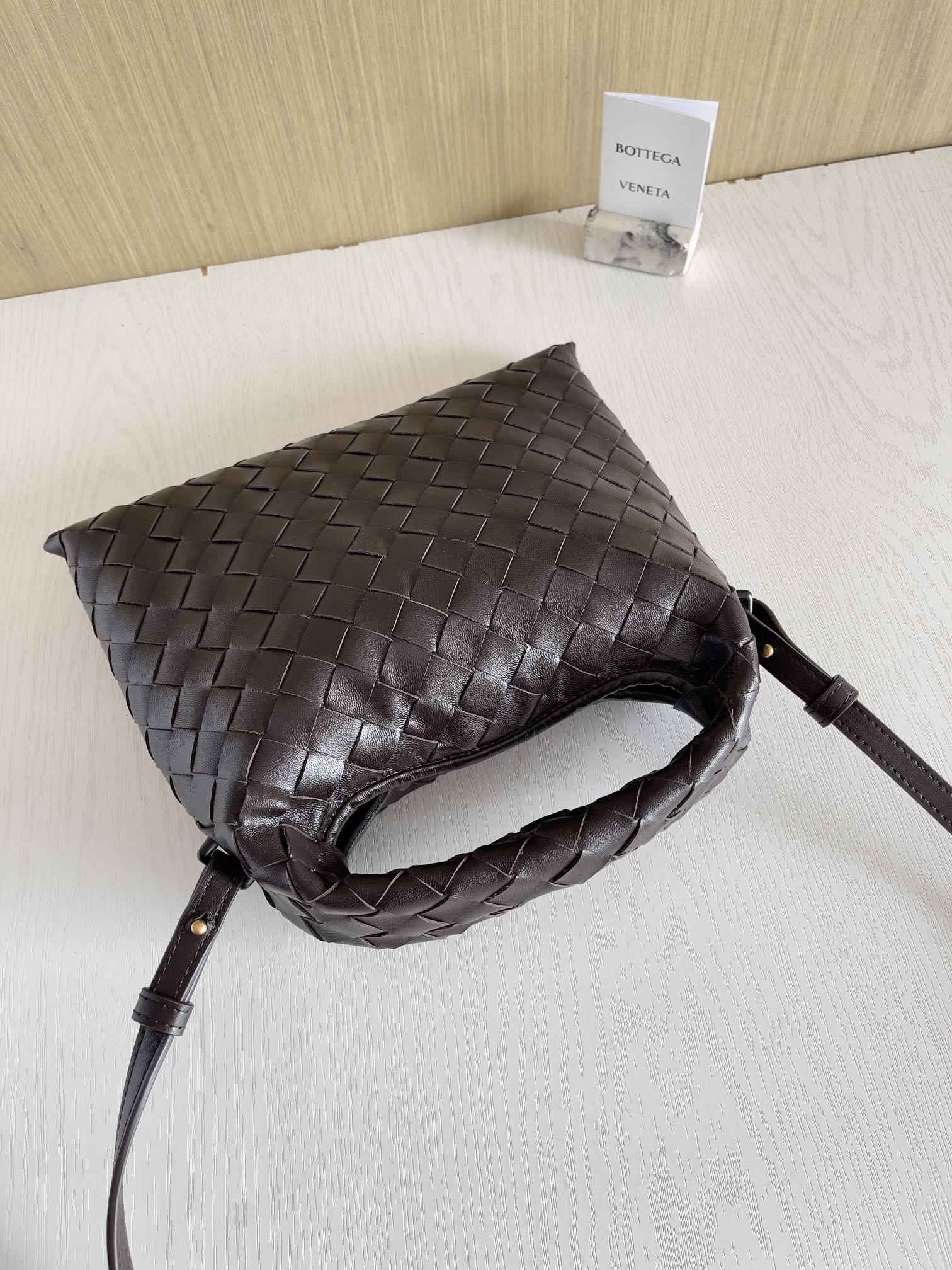 Bottega Veneta Mini Hop 777586 Calfskin Brown