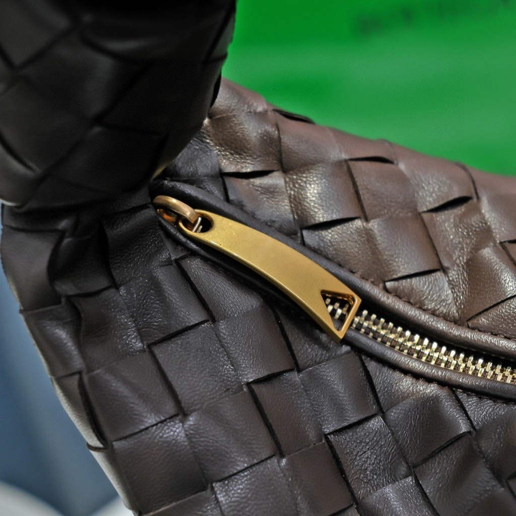 Bottega Veneta Mini Jodie top handle bag 651876 Lambskin Coffee