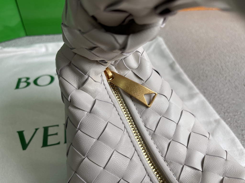 Bottega Veneta Mini Jodie top handle bag 651876 Lamb skin White
