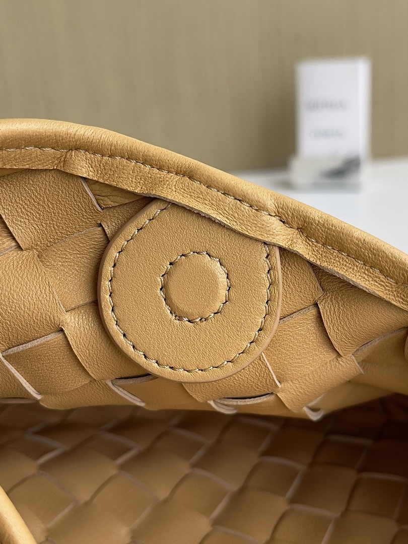 Bottega Veneta Mini Sardine 744267 Lambskin Tan