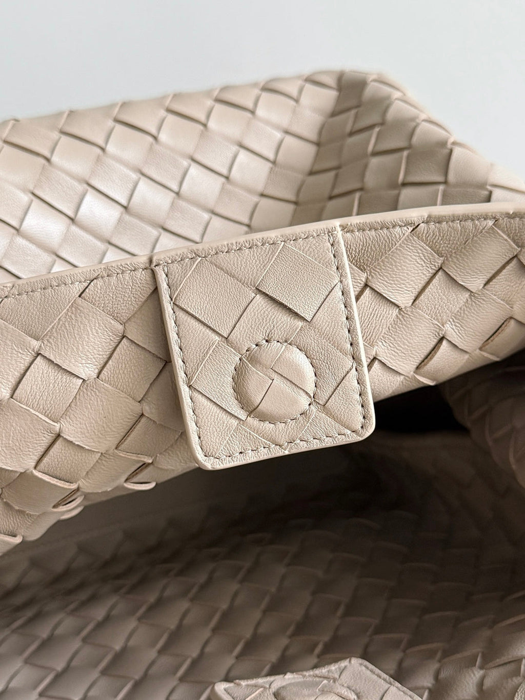 Bottega Veneta Parachute Large 796571 – Dark Beige Calfskin Leather Hobo Bag - Default Title - View 5