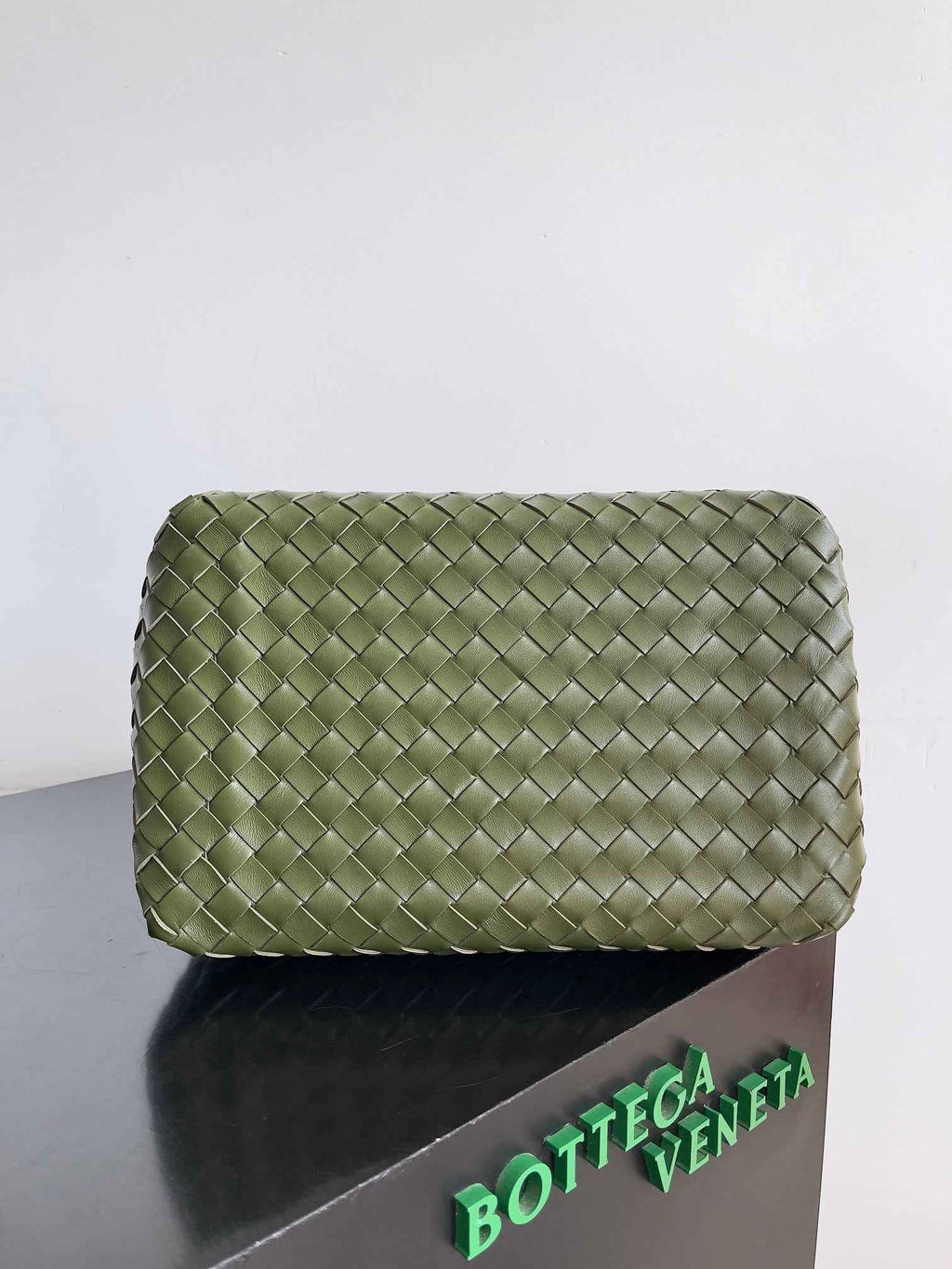 Bottega Veneta Parachute Large 796571 – Green Calfskin Leather Hobo Bag - Default Title - View 3