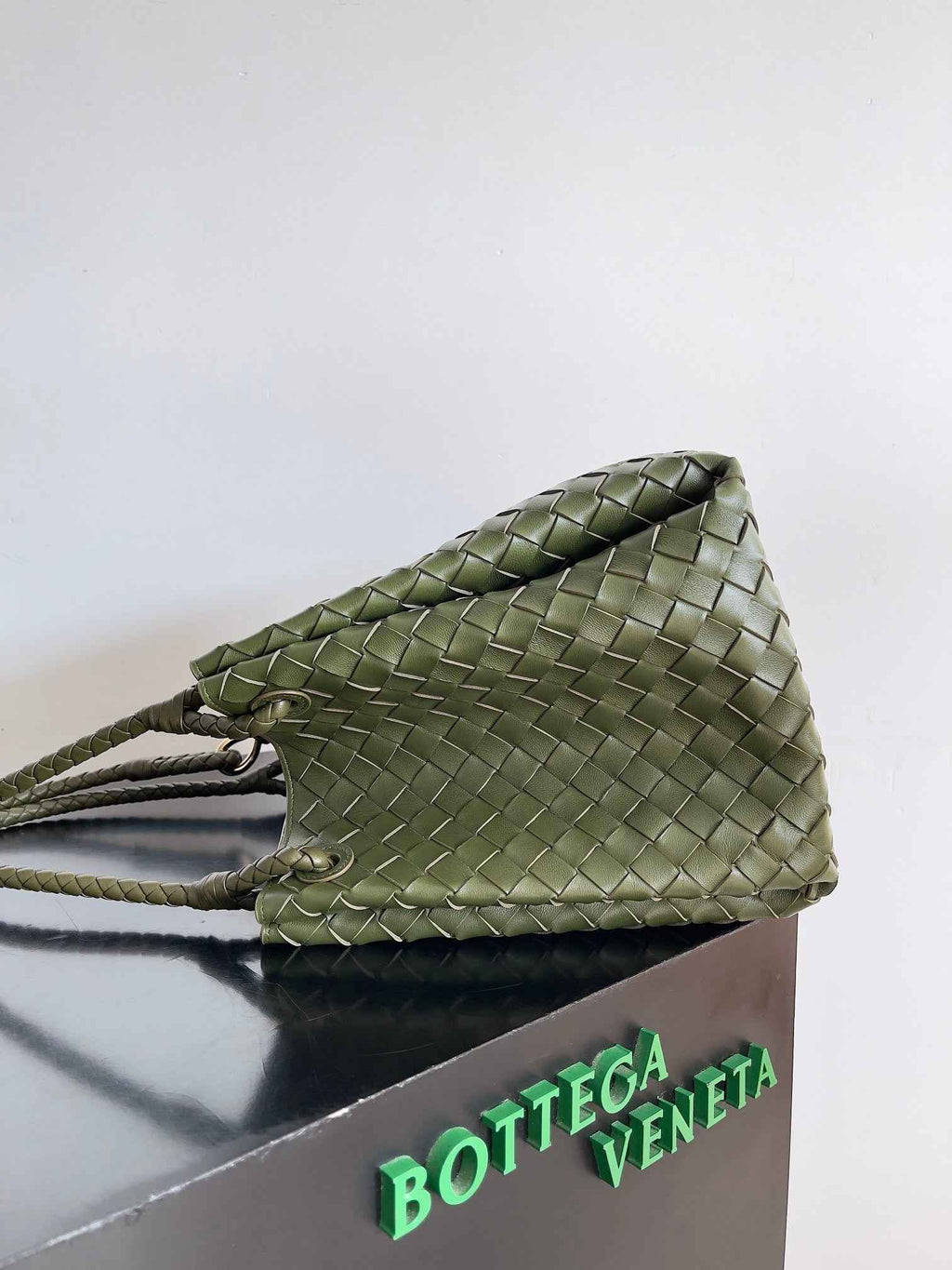 Bottega Veneta Parachute Large 796571 – Green Calfskin Leather Hobo Bag - Default Title - View 4