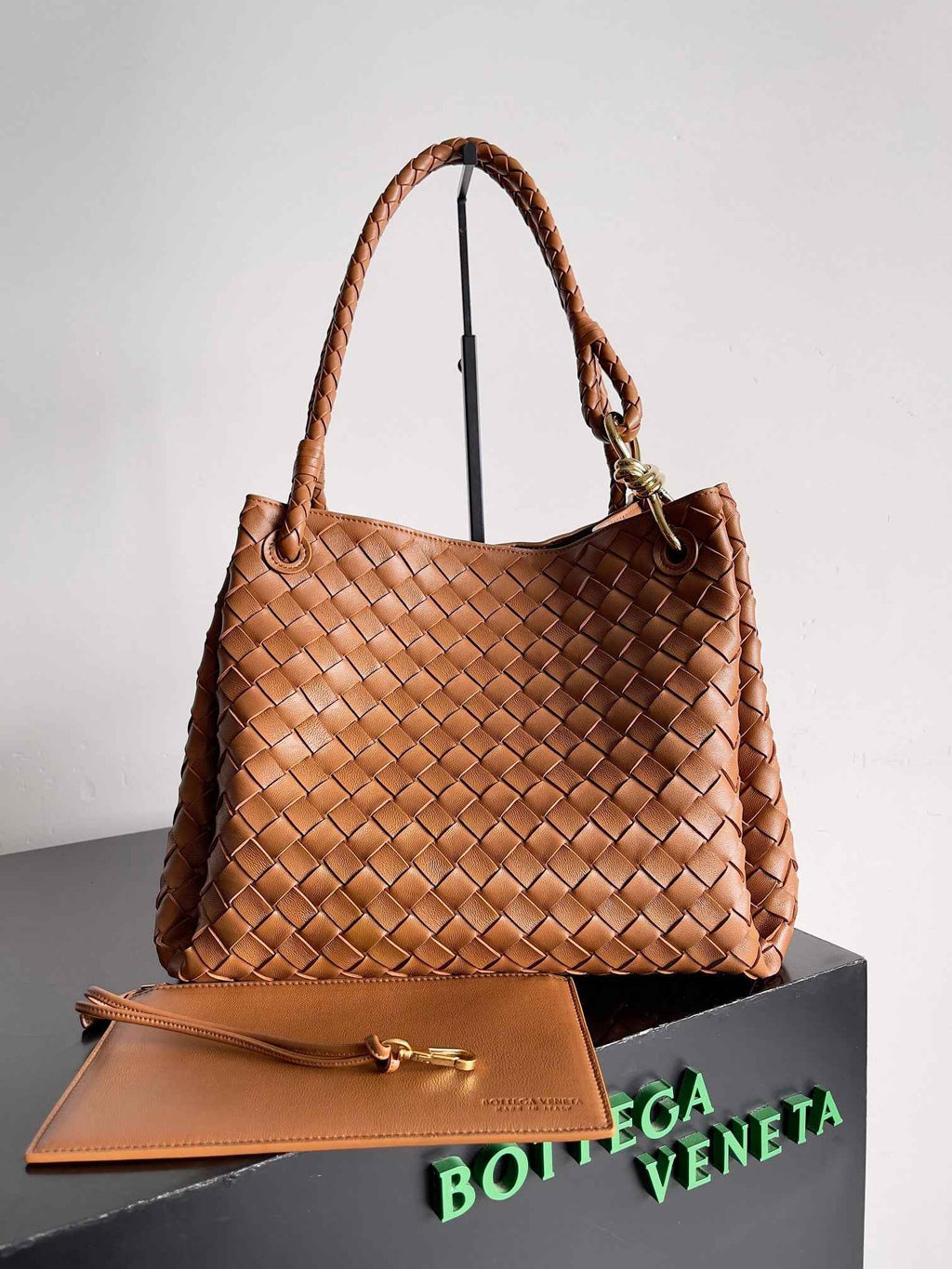 Bottega Veneta Parachute Large 796571 – Brown Leather Hobo Bag - Default Title - View 1
