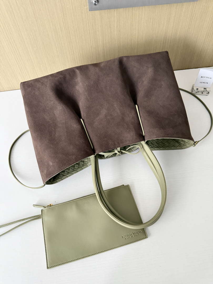 Bottega Veneta Pinacoteca Bag 817166 Green calfskin