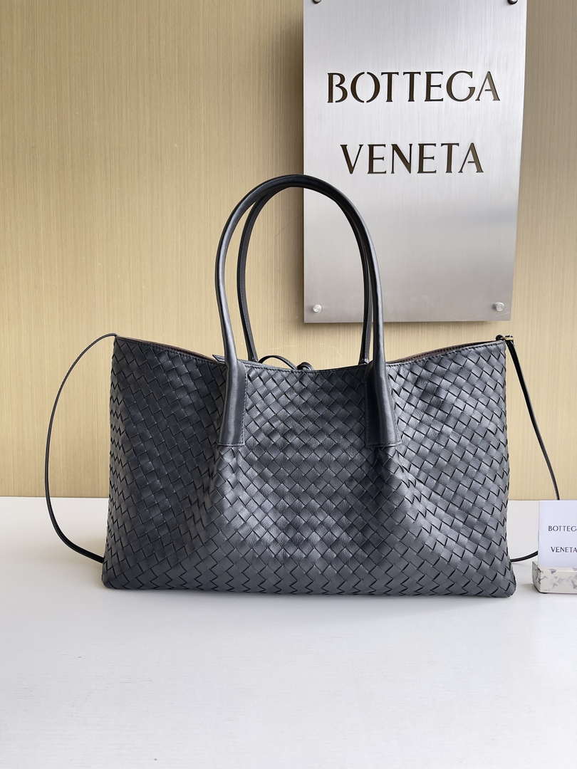 Bottega Veneta Pinacoteca Bag 817166 Black calfskin