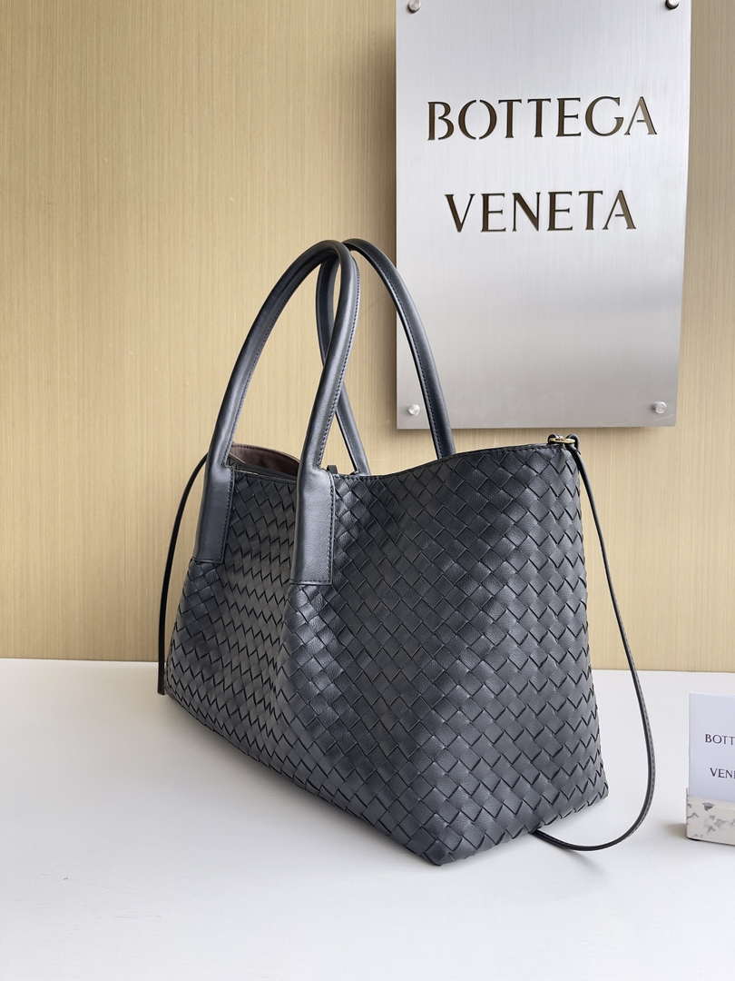 Bottega Veneta Pinacoteca Bag 817166 Black calfskin