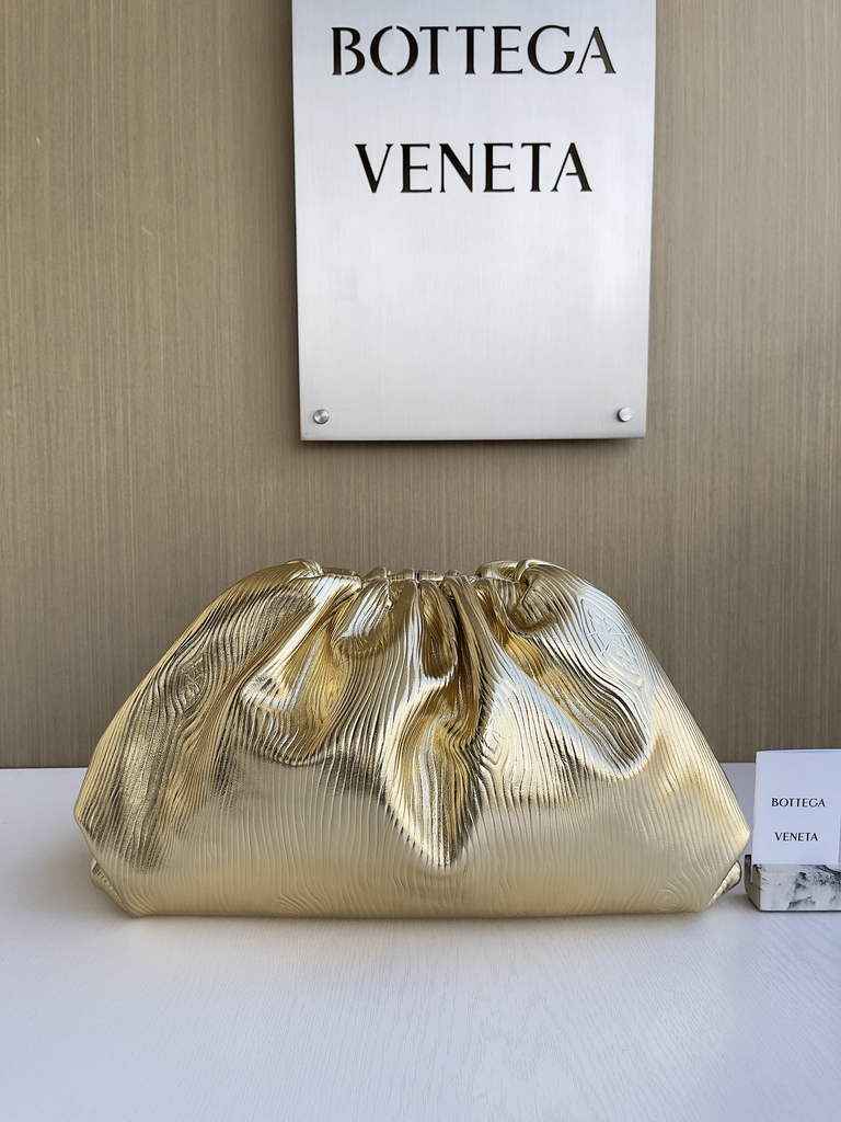 Bottega Veneta Pouch 576227 Calfskin In Gold